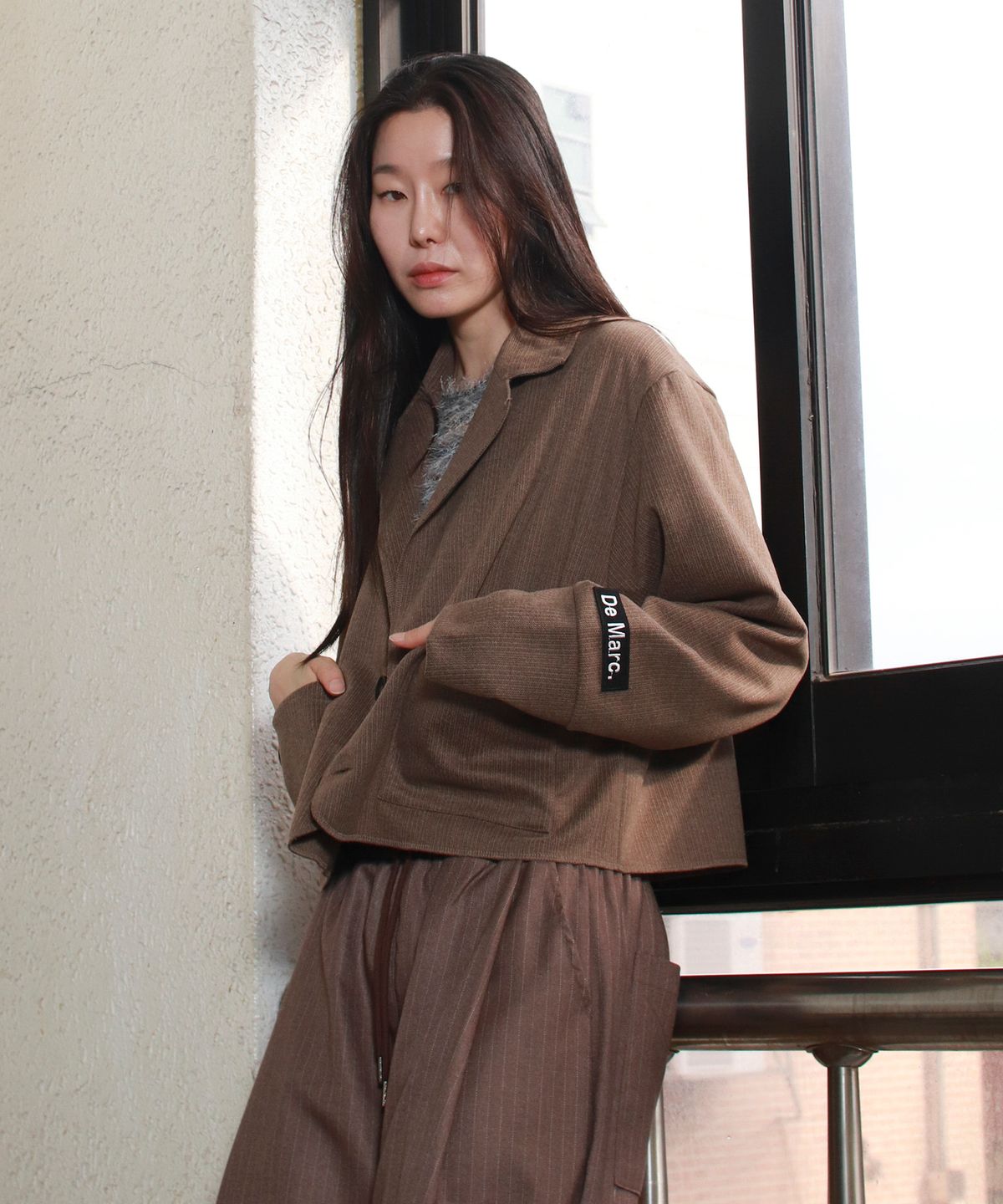 드마크(DEMARC) TAILORED MEDIUM CROP JACKET -  Brown