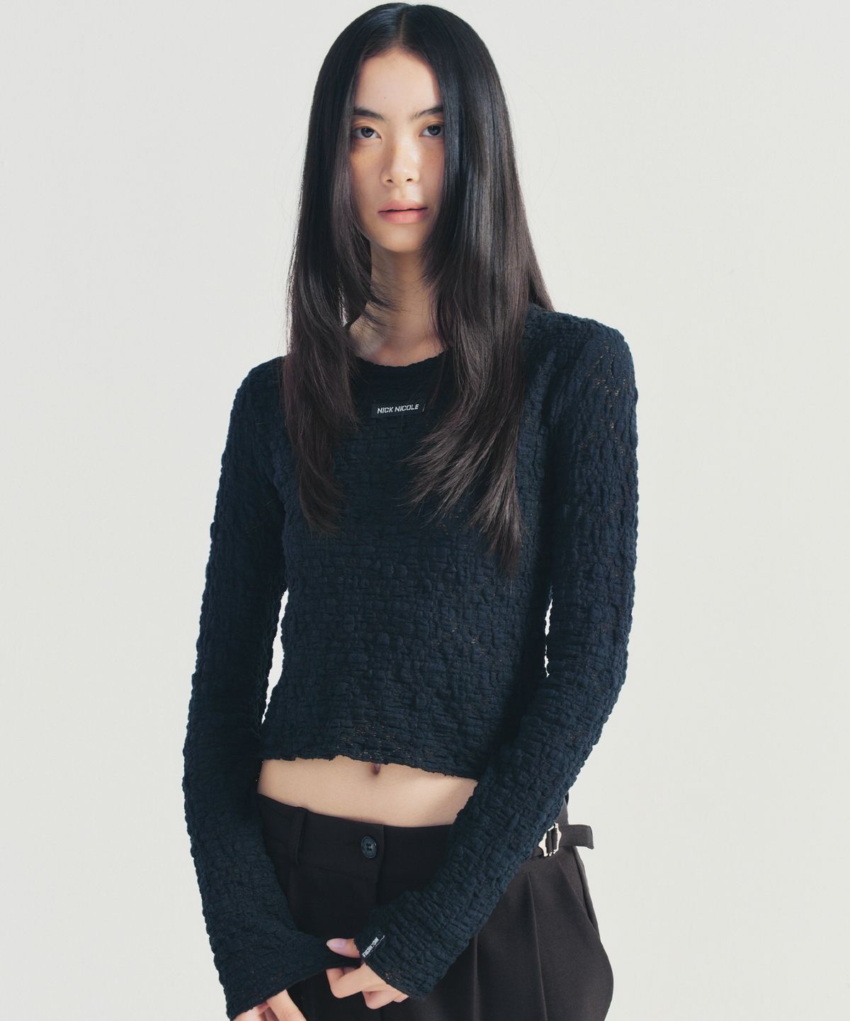 닉앤니콜(NICK&NICOLE) CRINKLE LACE CROP SLIM TOP_BLACK