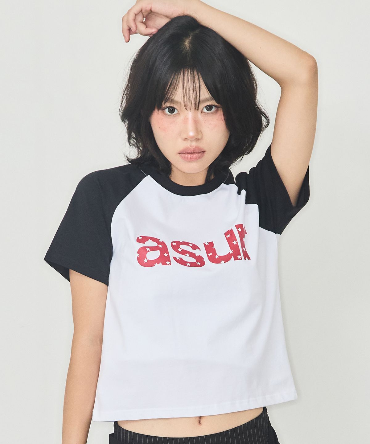 애즈유아(AS YOU ARE) 로고 래글런 티셔츠 화이트