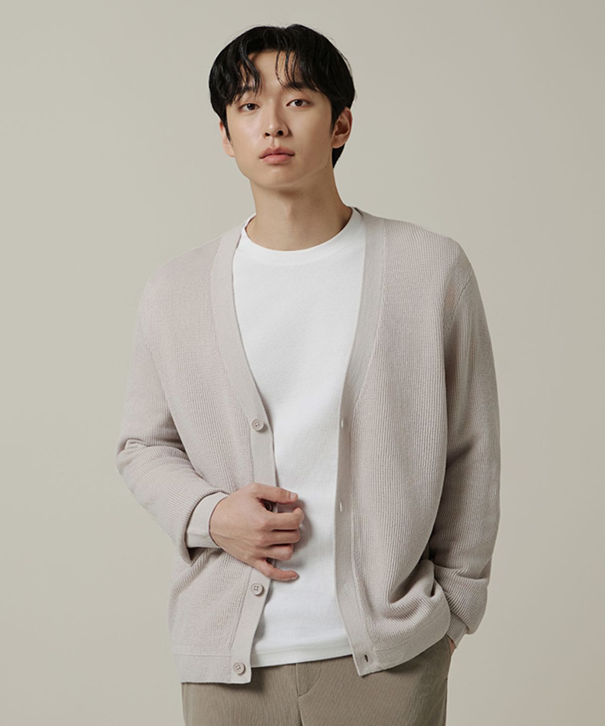 지오지아(ZIOZIA) 남성) 투톤 Y넥 가디건_AEF4EC1101
