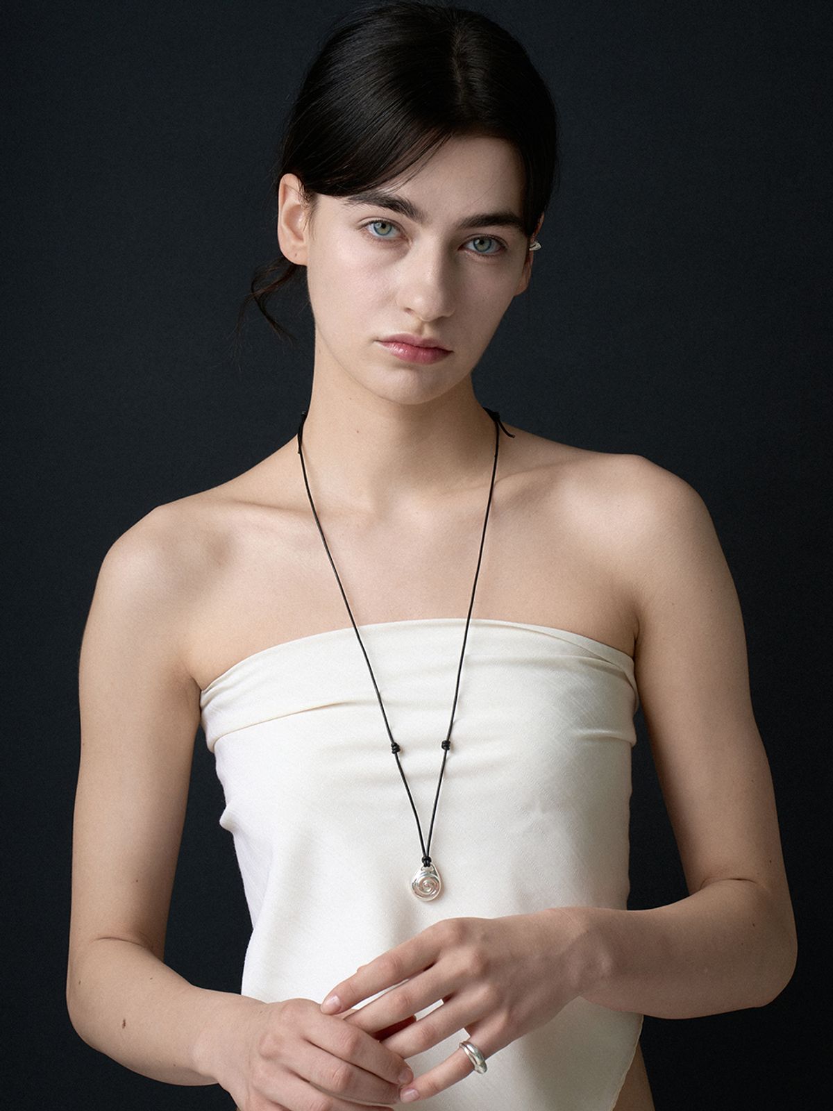 티에르노(TIERNO) N.024/SHELL LEATHER NECKLACE_BLACK