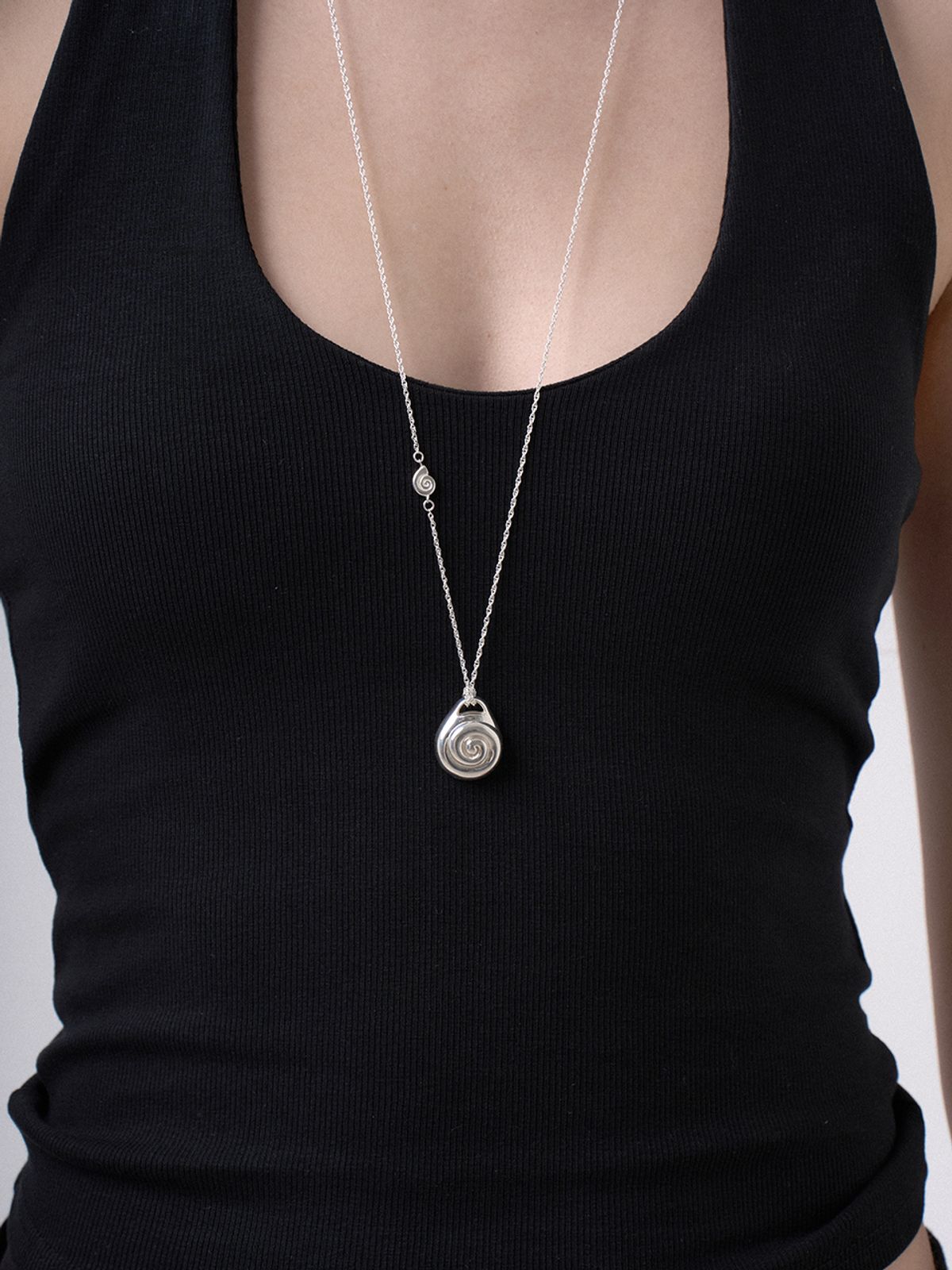 티에르노(TIERNO) N.023/SHELL LONG CHAIN NECKLACE