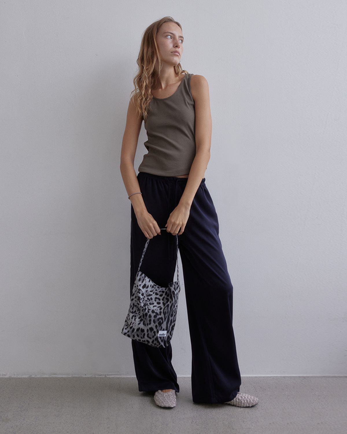 세르(SEHR) Leopard Bucket Bag (DarkGrey)