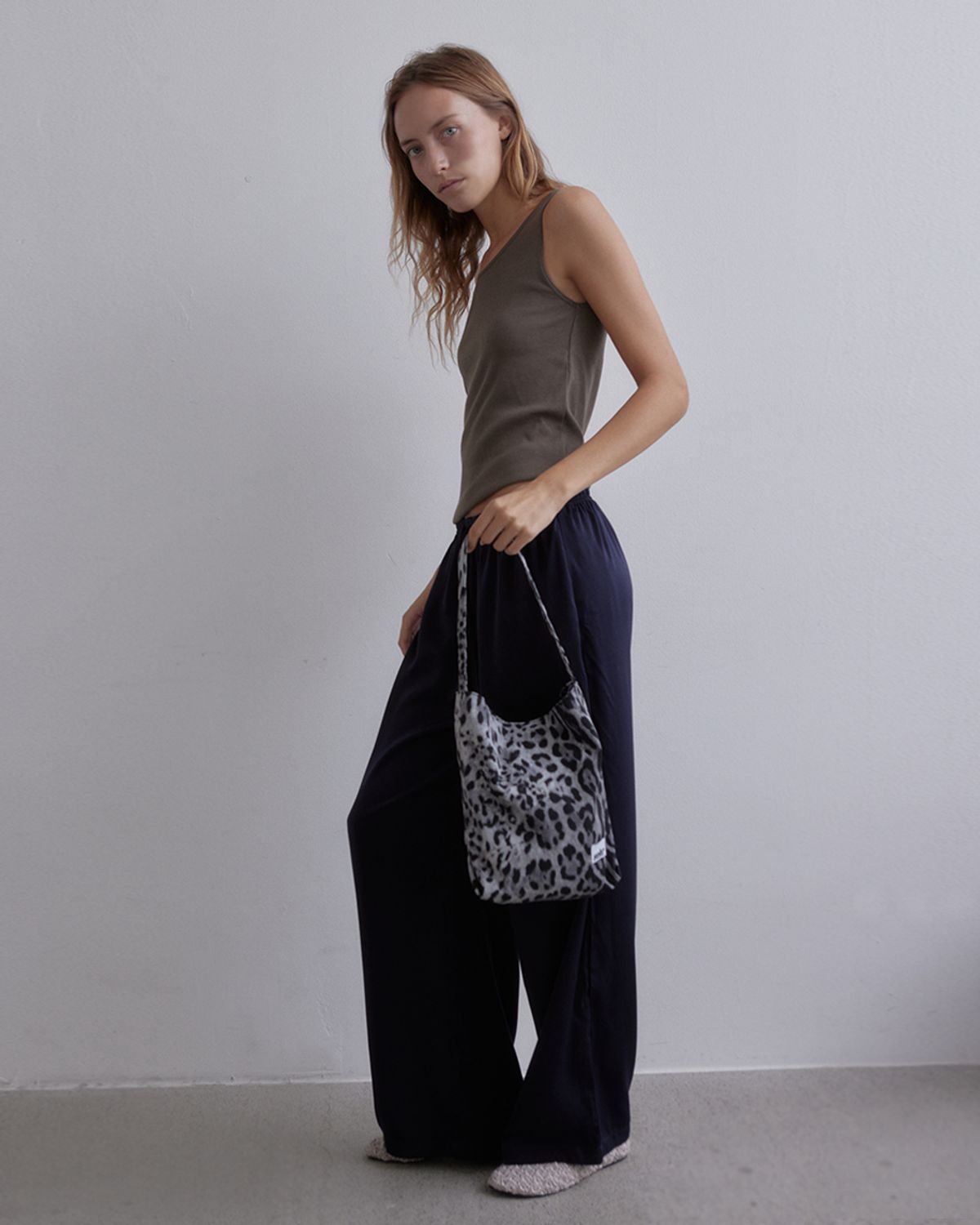 세르(SEHR) Leopard Bucket Bag (DarkGrey)
