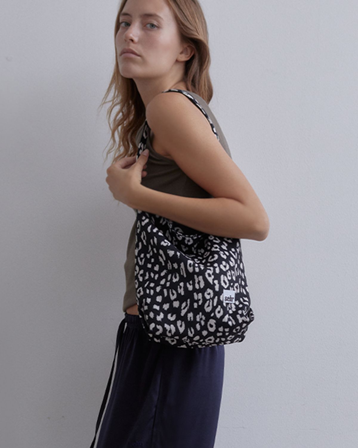 세르(SEHR) Leopard Bucket Bag (Black)