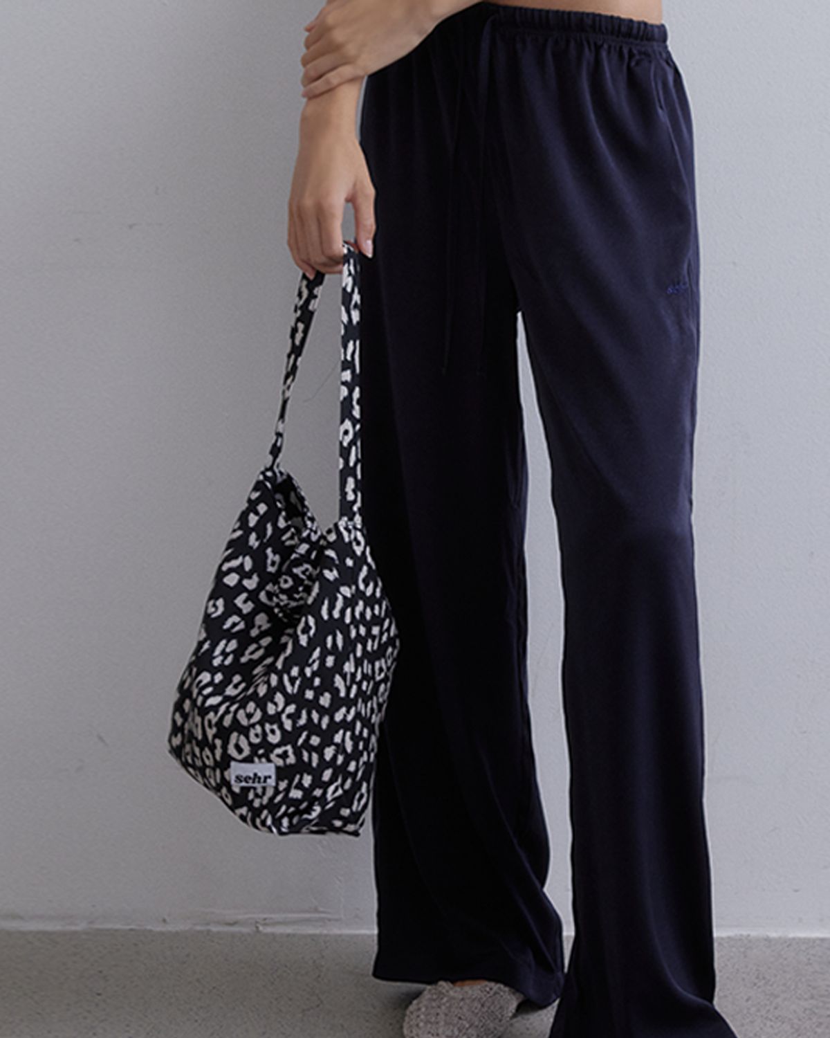 세르(SEHR) Leopard Bucket Bag (Black)