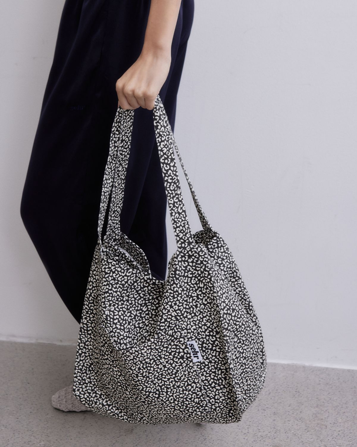 세르(SEHR) Leopard Twill Cotton Big Bag V2 (Black)