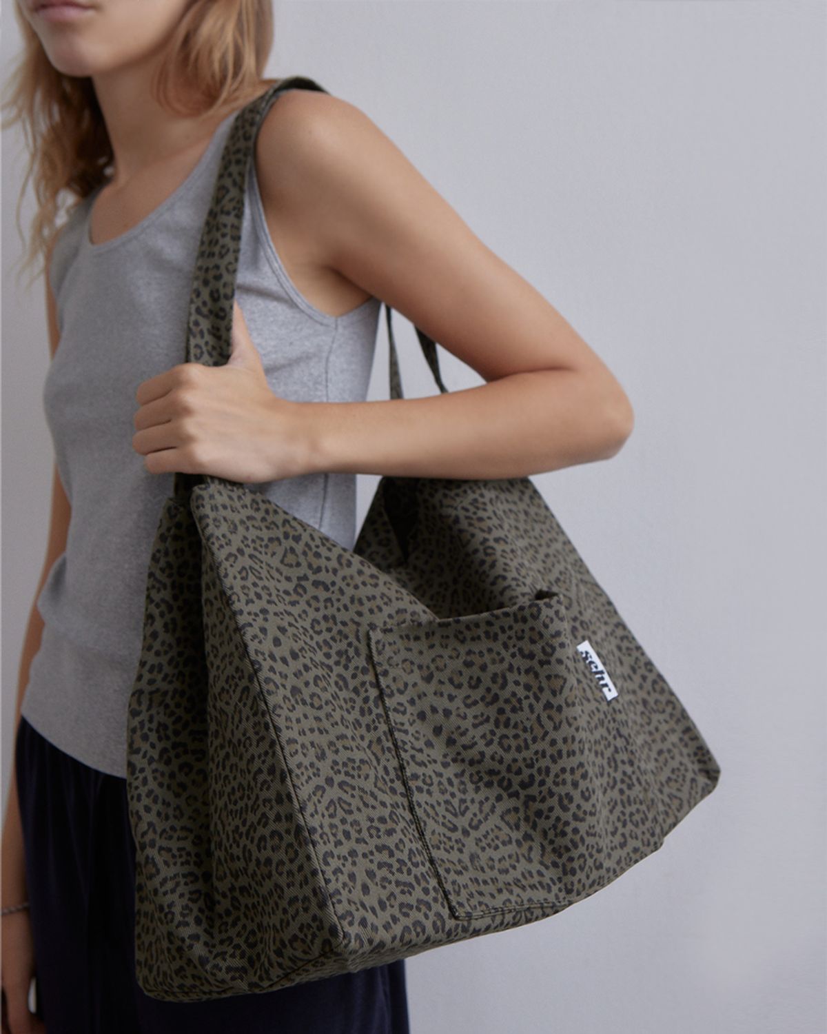 세르(SEHR) Leopard Twill Cotton Big Bag V2 (Khaki)