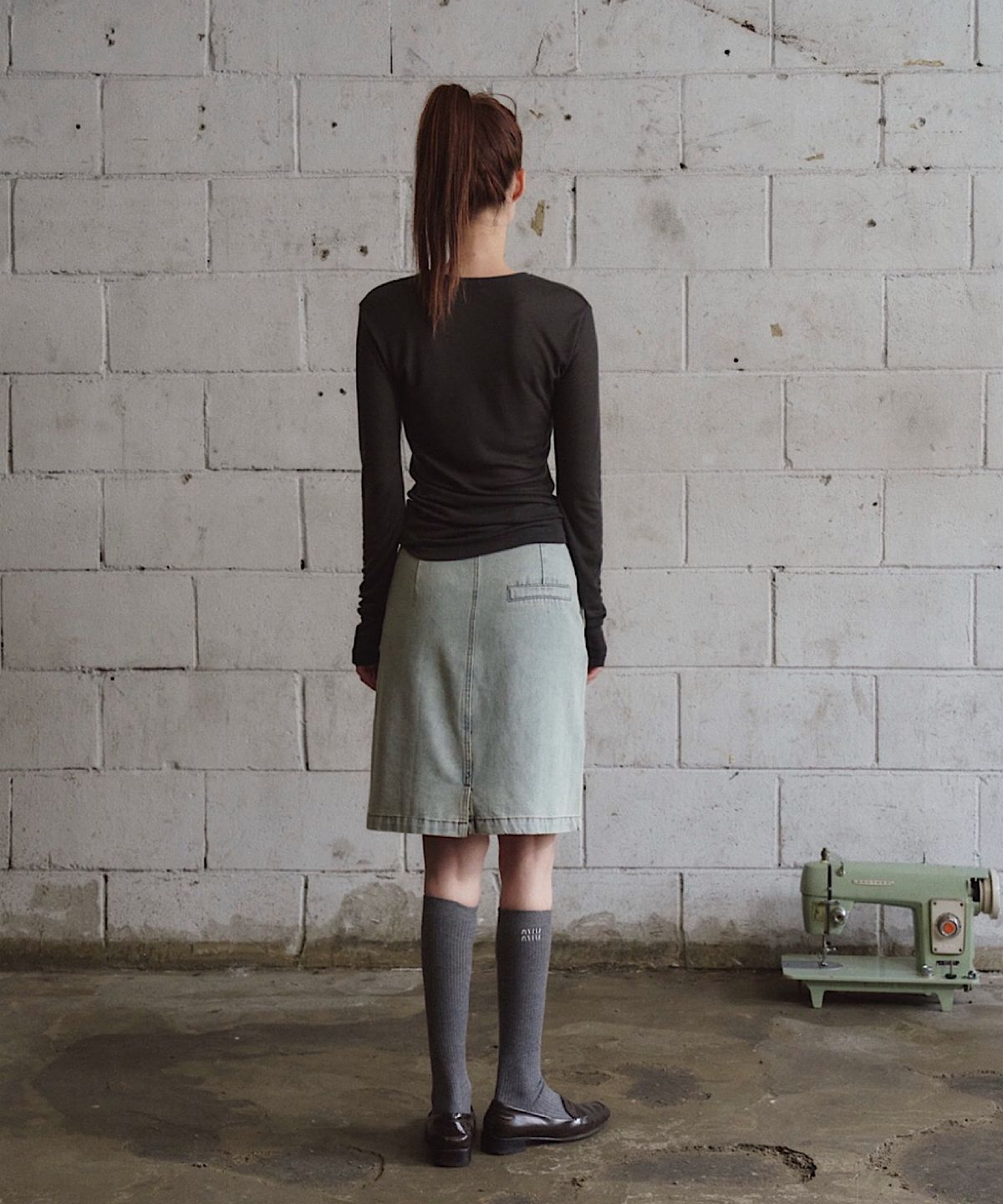 아포엠(APOEM) FADE DENIM SKIRT
