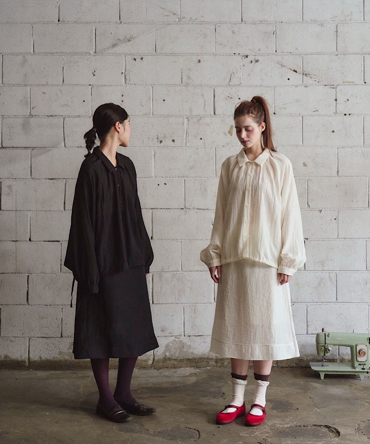 아포엠(APOEM) SOFT VEIL  SETUP BLOUSE (2C)