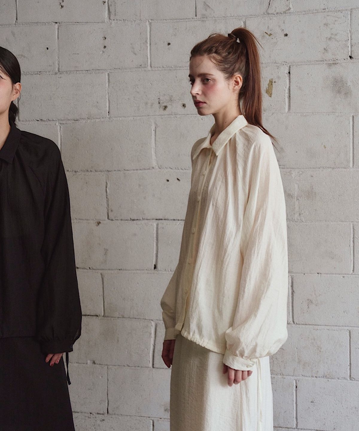 아포엠(APOEM) SOFT VEIL  SETUP BLOUSE (2C)