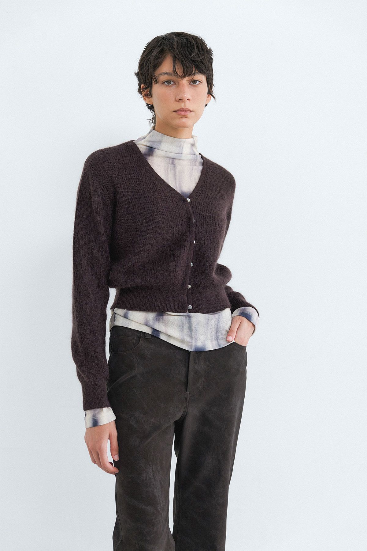 콥키노(KOBKINO) BRUSH PAINT MOCK NECK (BEIGE)