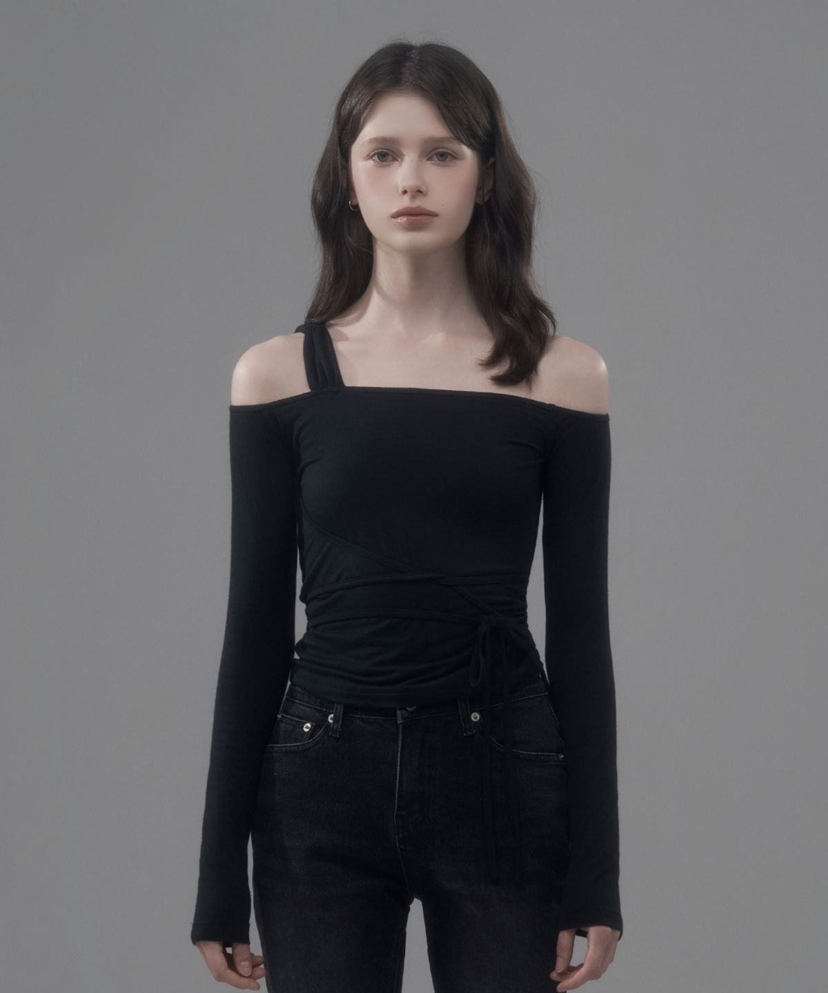 마우솔레움(MAU SOLEUM) Aria Off Shoulder T-Shirt - Black