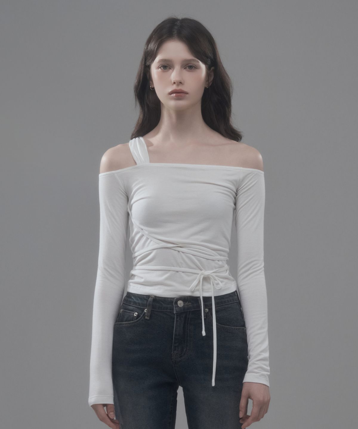 마우솔레움(MAU SOLEUM) Aria Off Shoulder T-Shirt - White