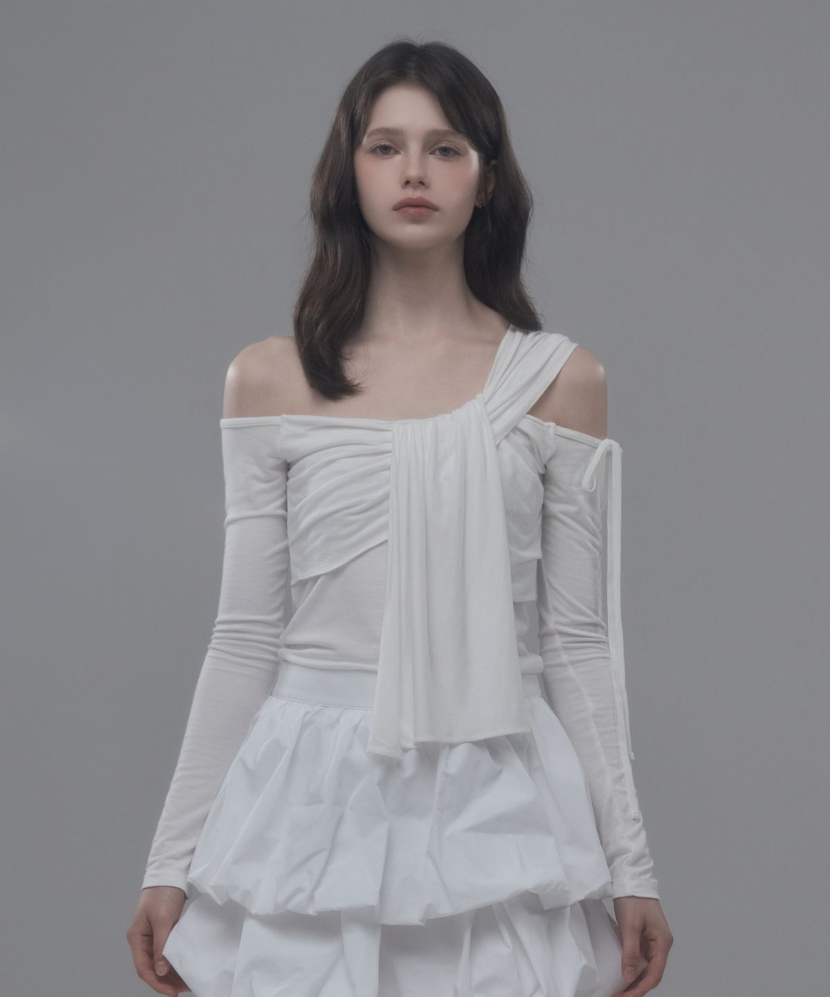 마우솔레움(MAU SOLEUM) Etude Draped Top - White