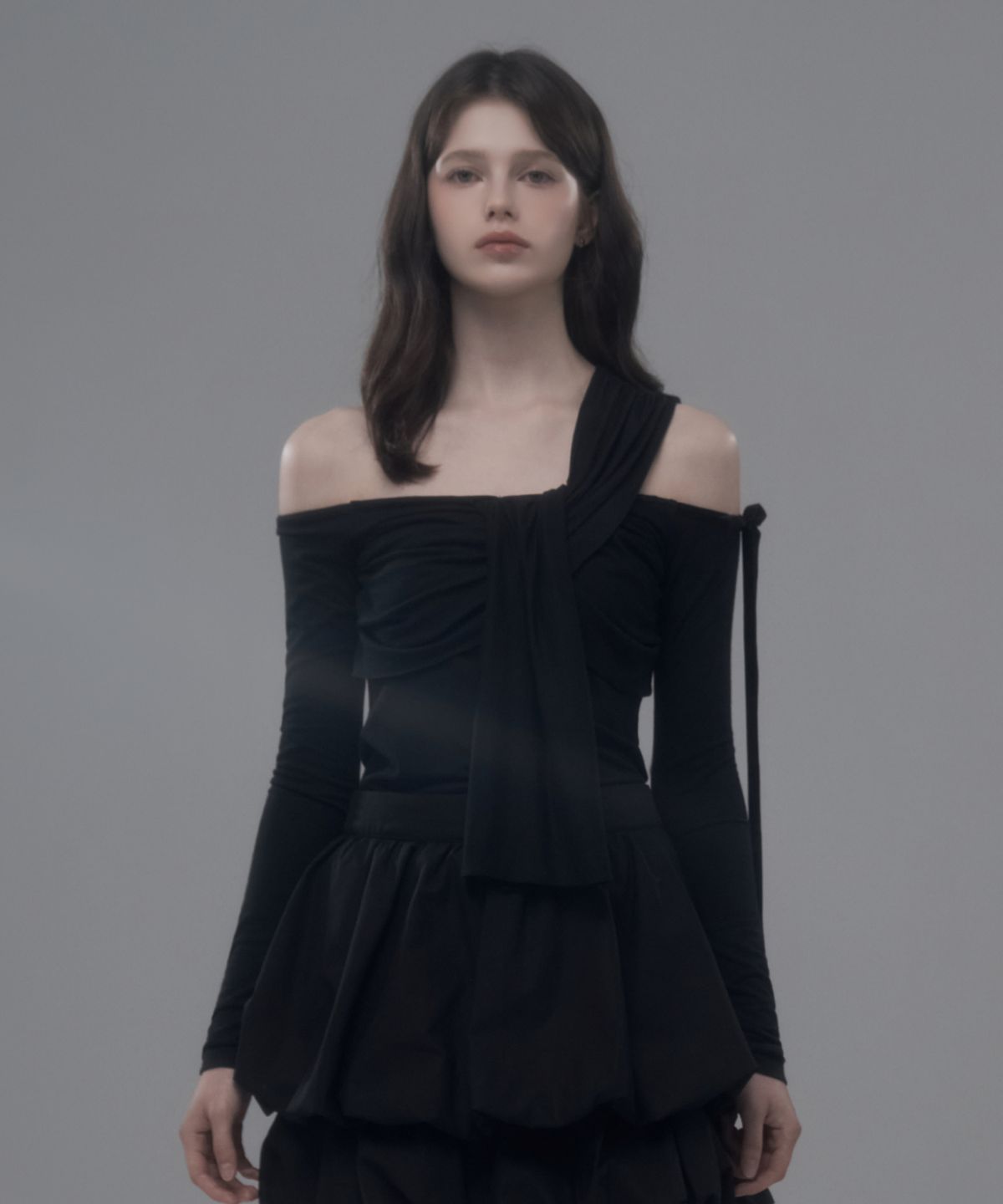 마우솔레움(MAU SOLEUM) Etude Draped Top - Black