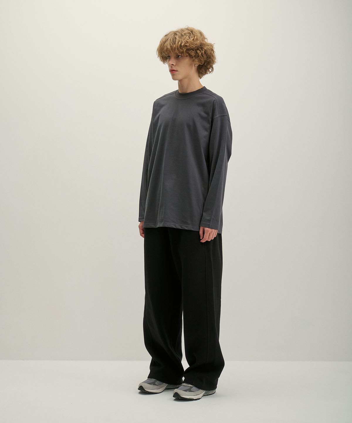그노크(GNOK) 데일리 긴팔 티셔츠[차콜]