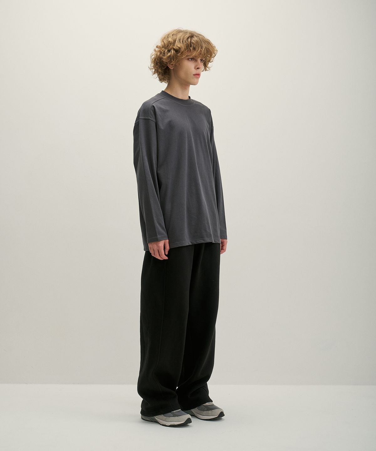 그노크(GNOK) 데일리 긴팔 티셔츠[차콜]