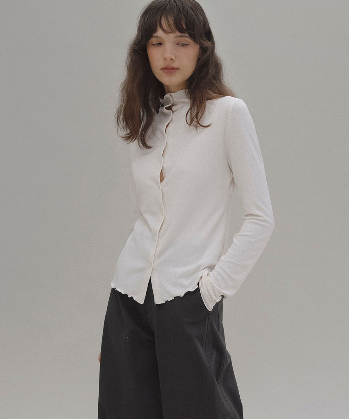 앤니즈(ANDNEEDS) Pomi pleats blouse (ivory)