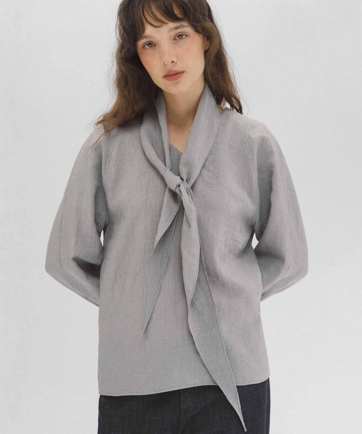 앤니즈(ANDNEEDS) Sasha scarf blouse (gray)