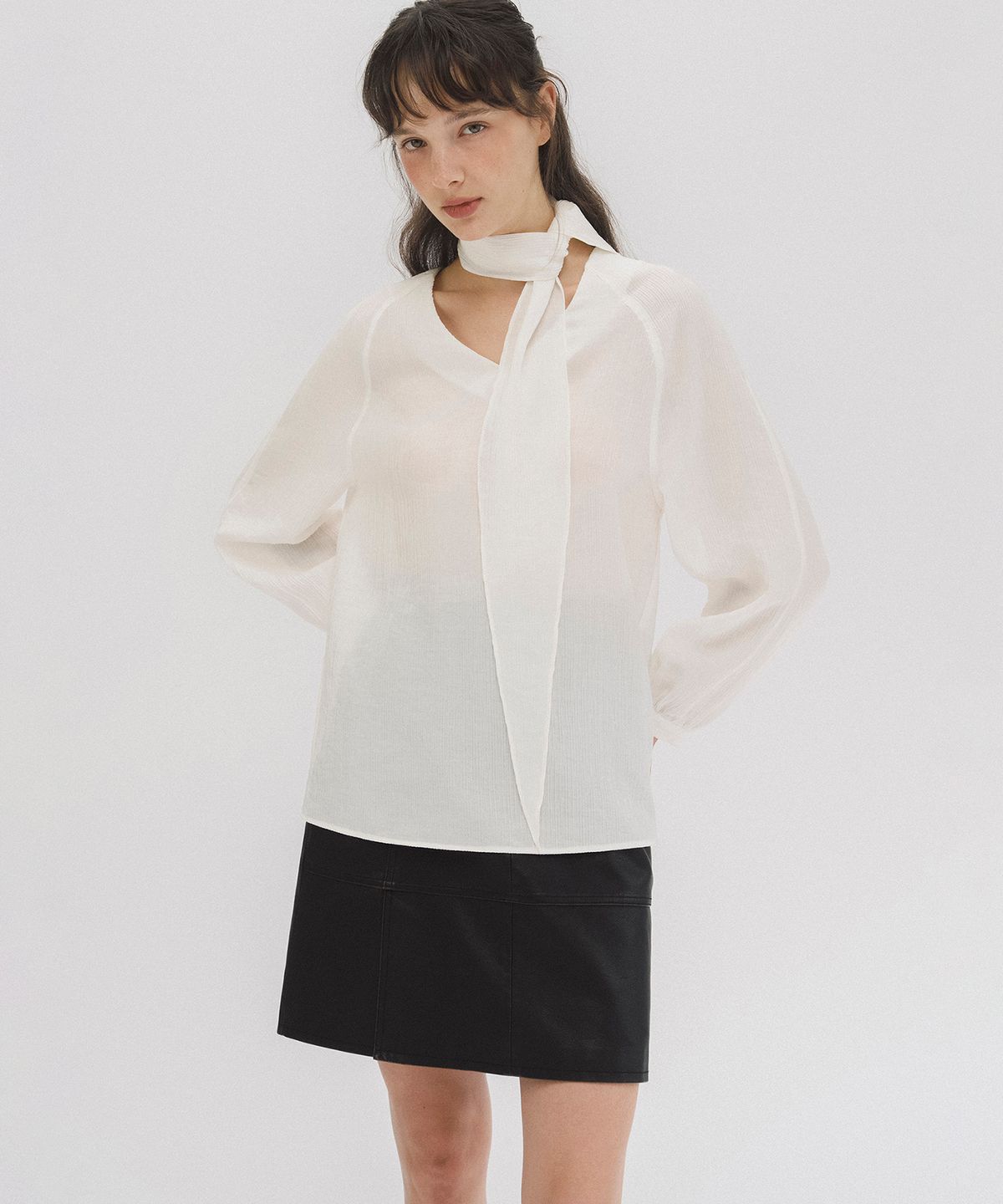 앤니즈(ANDNEEDS) Sasha scarf blouse (ivory)