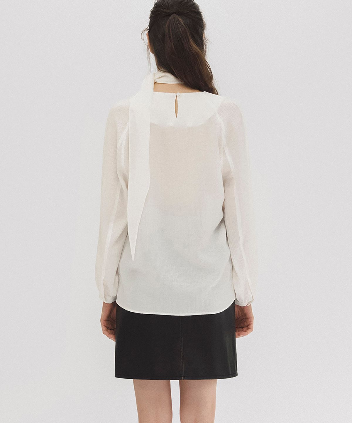 앤니즈(ANDNEEDS) Sasha scarf blouse (ivory)