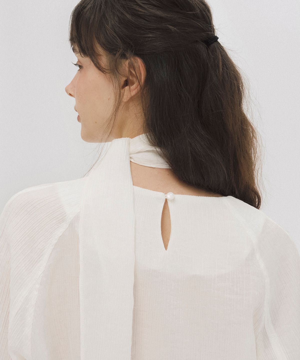 앤니즈(ANDNEEDS) Sasha scarf blouse (ivory)