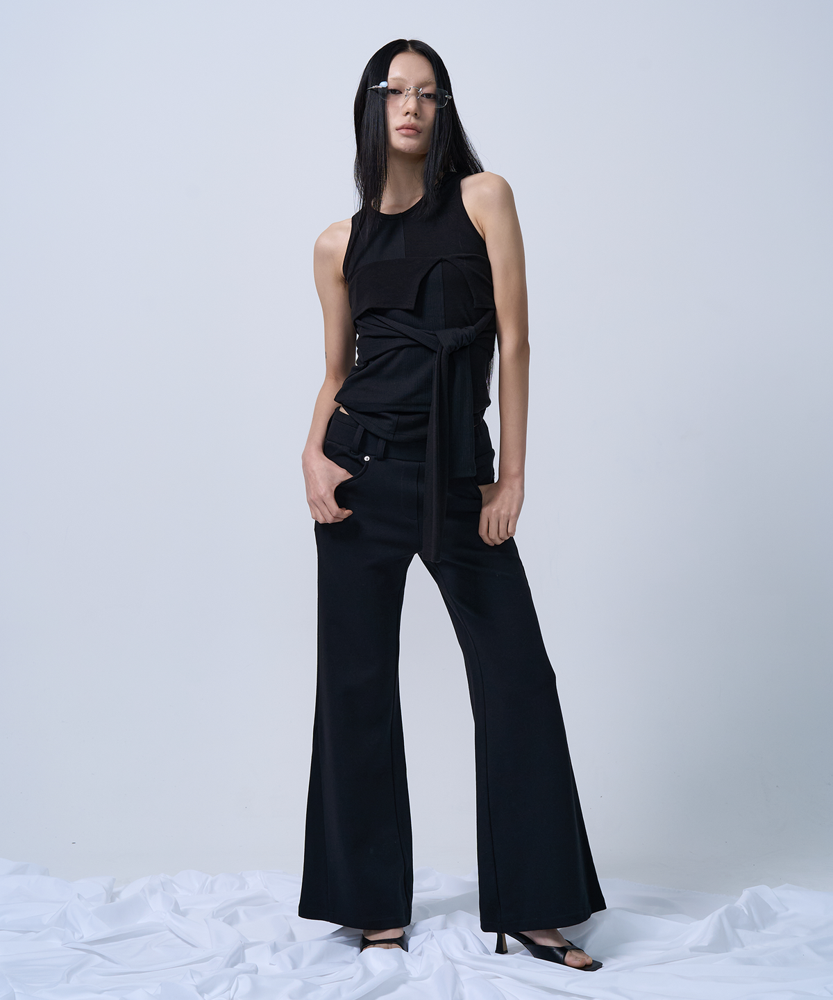 지제뮤지엄(ZIZEMUSEUM) UNBALANCE TUBE TOP (BLACK)