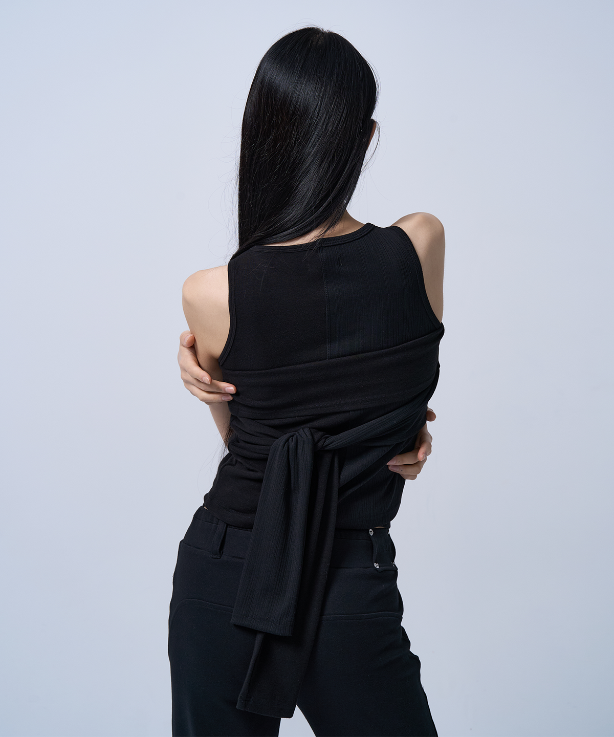 지제뮤지엄(ZIZEMUSEUM) UNBALANCE TUBE TOP (BLACK)