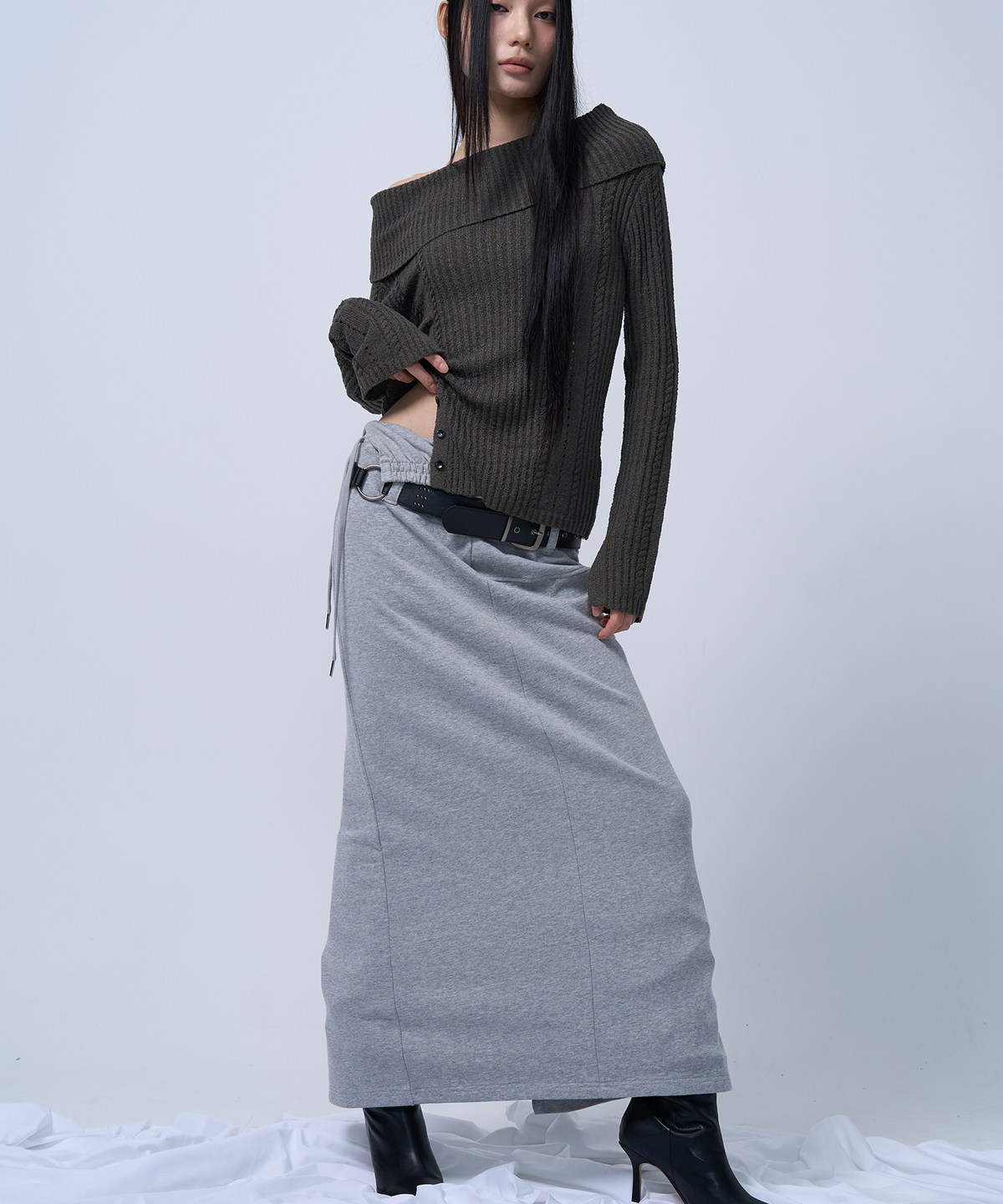 지제뮤지엄(ZIZEMUSEUM) FOLDING WAIST BAND MAXI SKIRT (MELANGE GRAY)