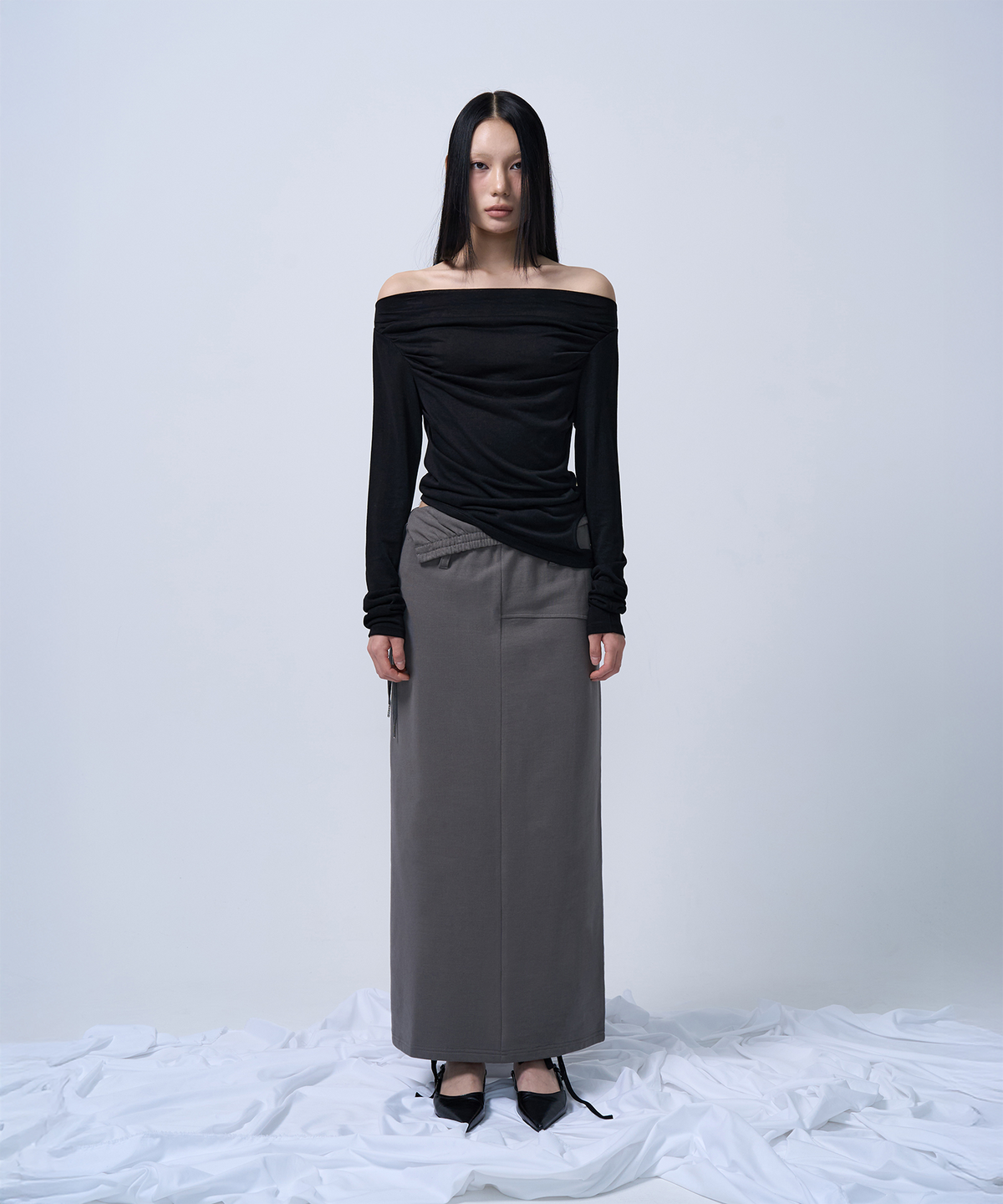 지제뮤지엄(ZIZEMUSEUM) FOLDING WAIST BAND MAXI SKIRT (CHARCOAL KHAKI)