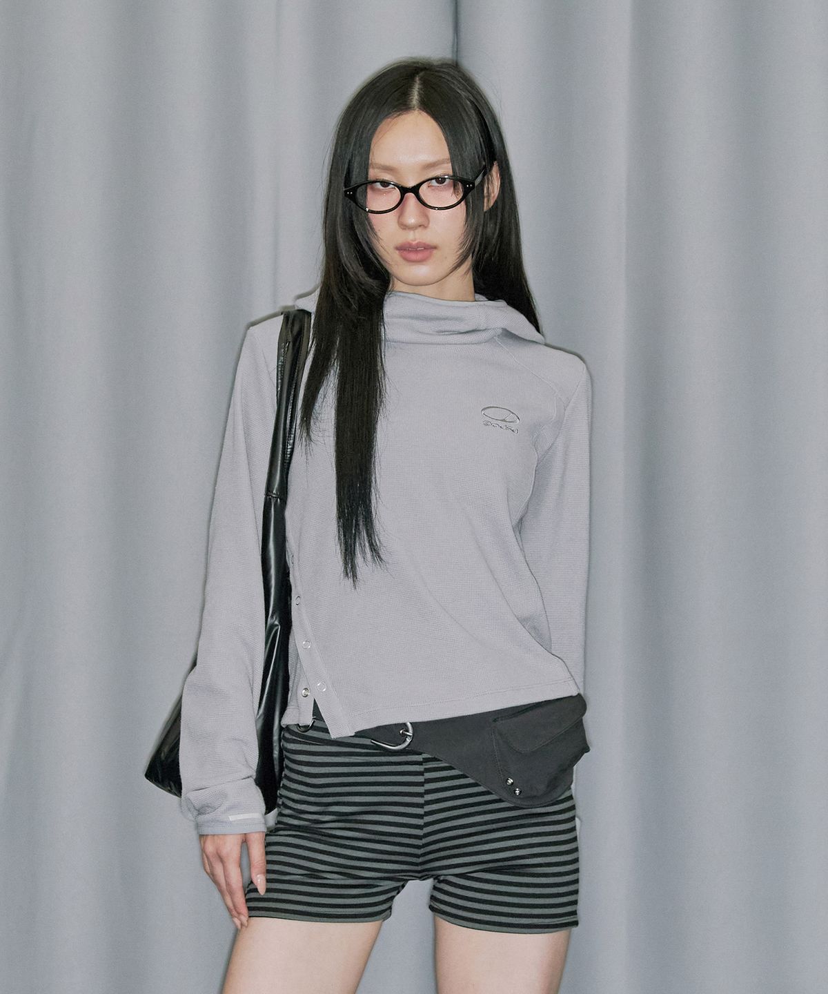 오드스튜디오(ODDSTUDIO) 사이드 스냅 와플 후드 롱슬리브 - LIGHT GRAY