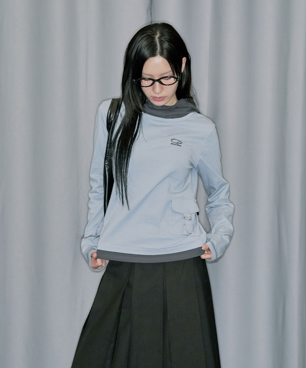 오드스튜디오(ODDSTUDIO) 아웃 포켓 헨리넥 후드 롱슬리브 - GRAY BLUE
