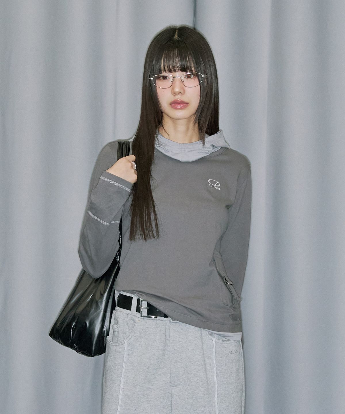 오드스튜디오(ODDSTUDIO) 아웃 포켓 헨리넥 후드 롱슬리브 - LIGHT GRAY