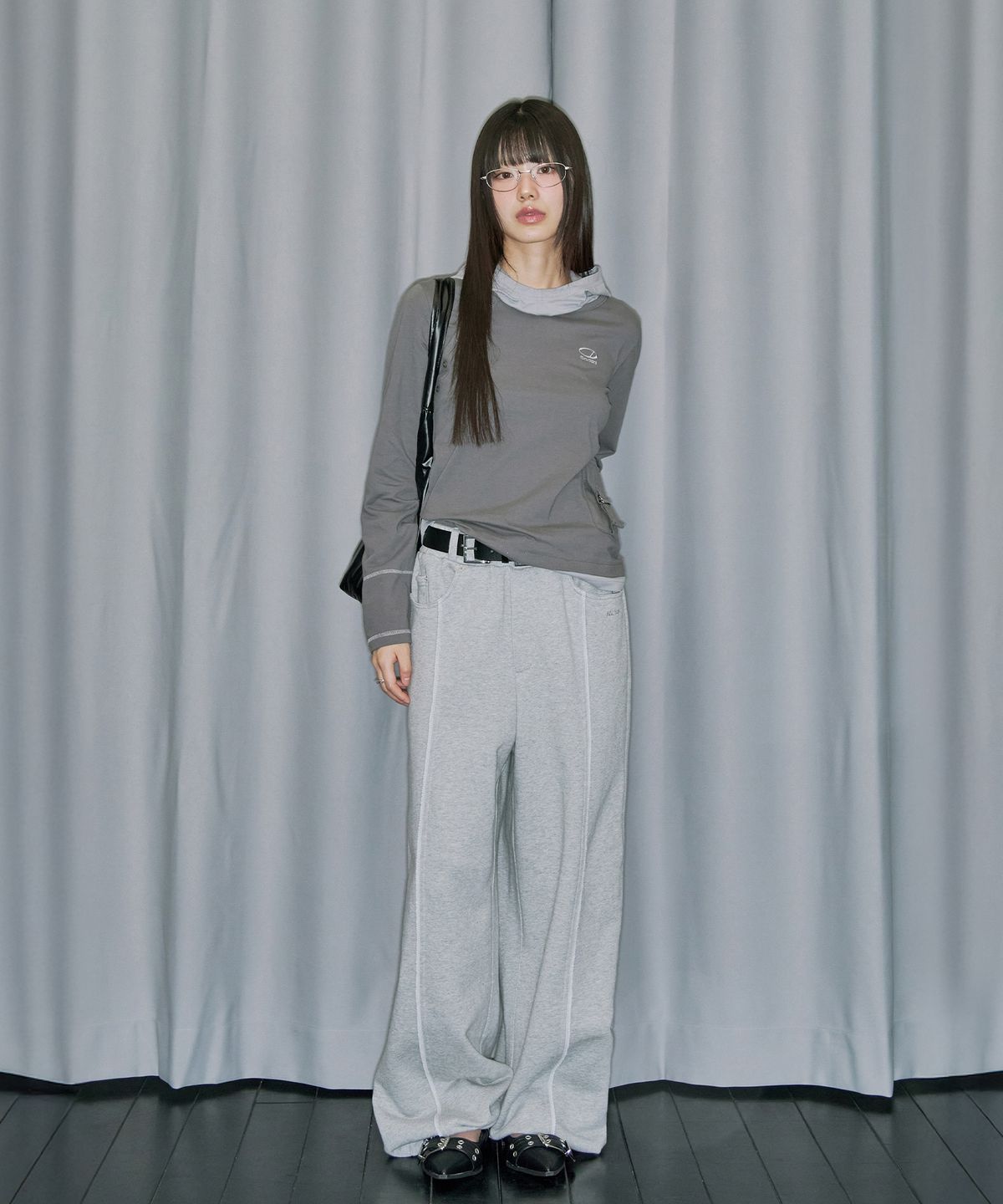 오드스튜디오(ODDSTUDIO) 아웃 포켓 헨리넥 후드 롱슬리브 - LIGHT GRAY