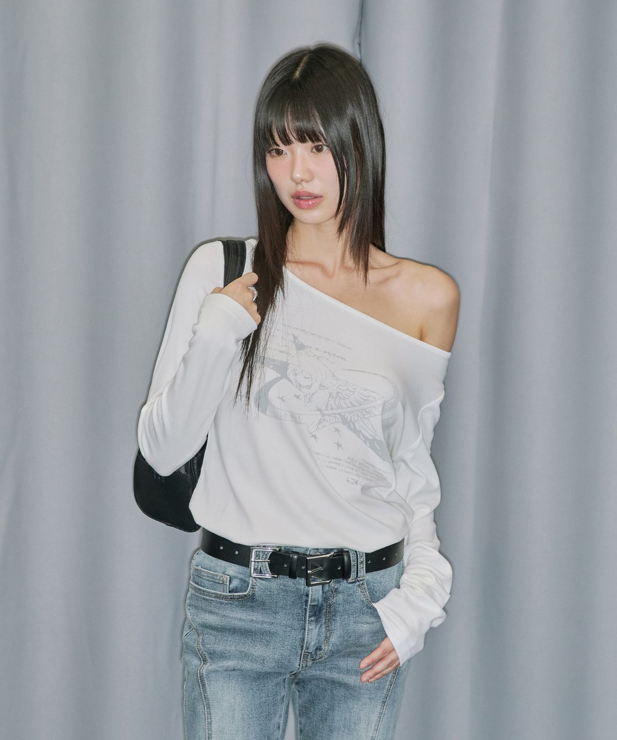 오드스튜디오(ODDSTUDIO) 스타 심볼 루즈핏 보트넥 롱 슬리브 - CREAM
