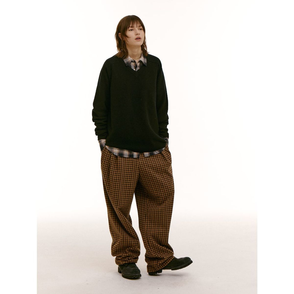 샌드 사운드(SAND SOUND) (UNISEX) 소프트 터치 울 브이넥 스웨터  블랙