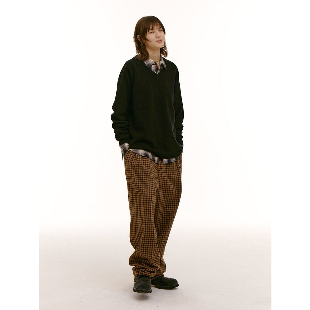 샌드 사운드(SAND SOUND) (UNISEX) 소프트 터치 울 브이넥 스웨터  블랙