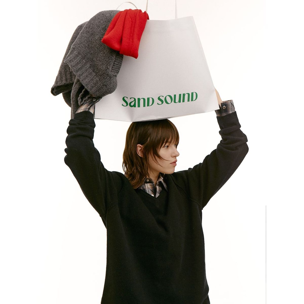 샌드 사운드(SAND SOUND) (UNISEX) 소프트 터치 울 브이넥 스웨터  블랙