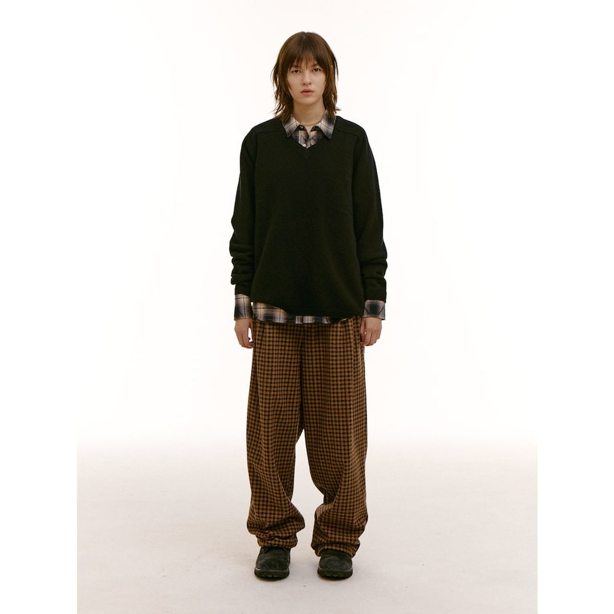 샌드 사운드(SAND SOUND) (UNISEX) 소프트 터치 울 브이넥 스웨터  블랙