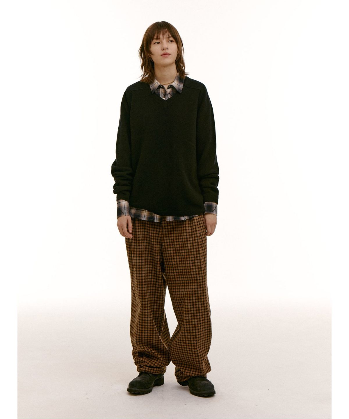 샌드 사운드(SAND SOUND) (UNISEX) 소프트 터치 울 브이넥 스웨터  블랙