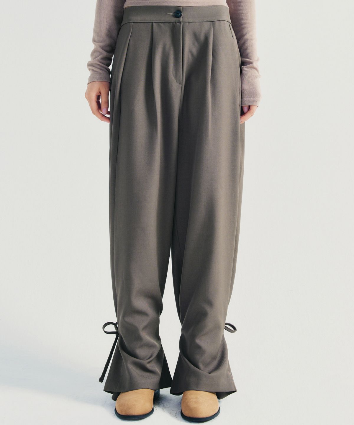 닉앤니콜(NICK&NICOLE) PINTUCK STRAP PANTS_BROWN