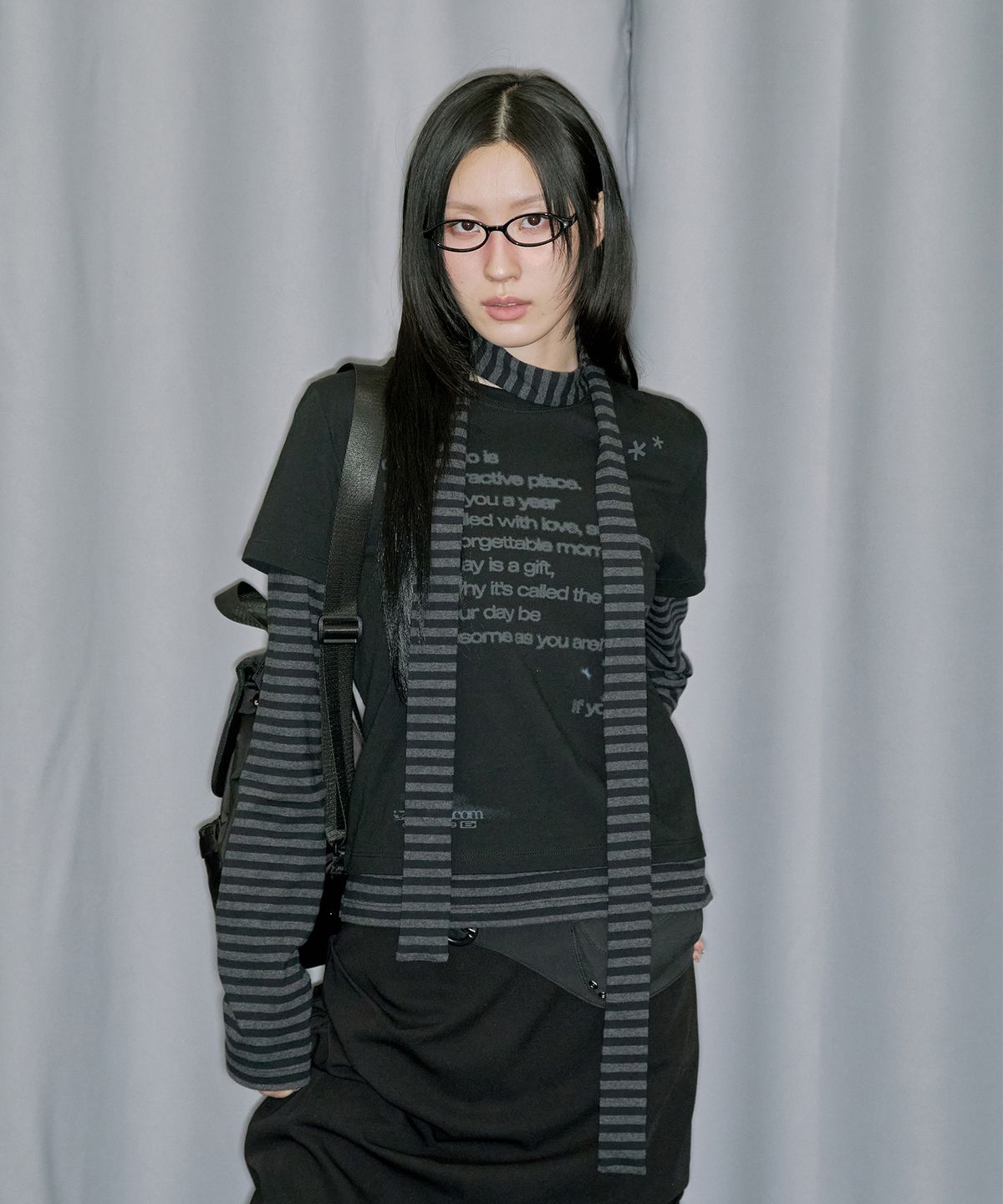 오드스튜디오(ODDSTUDIO) 레이어드 스트라이프 머플러 세트 롱 슬리브 - BLACK