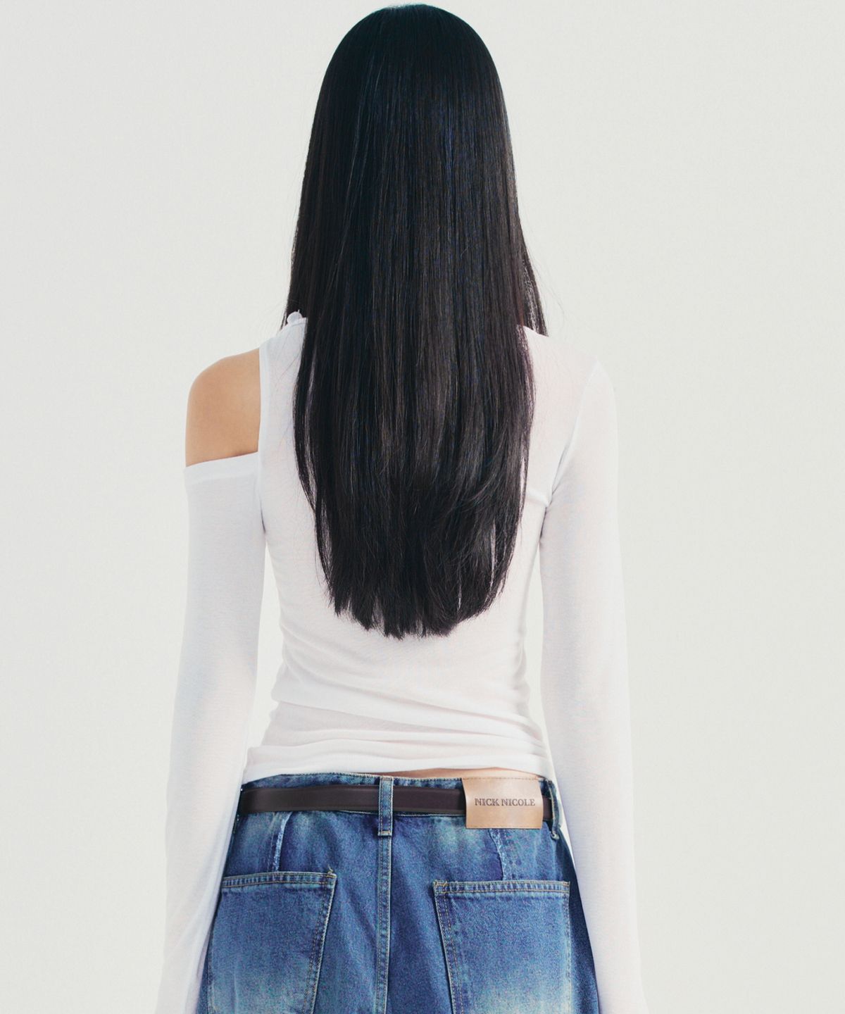 닉앤니콜(NICK&NICOLE) TWIST CUT OUT RIBBED SLEEVE TOP_WHITE