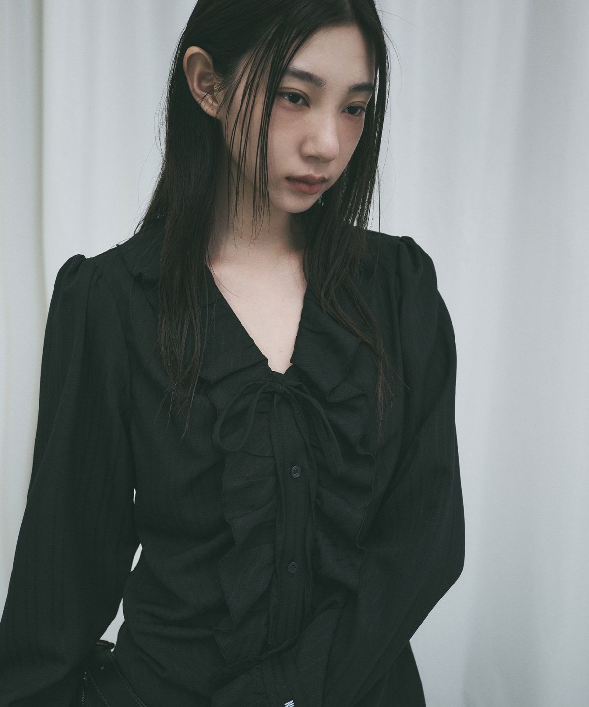 닉앤니콜(NICK&NICOLE) VINTAGE RUFFLE BLOUSE_BLACK