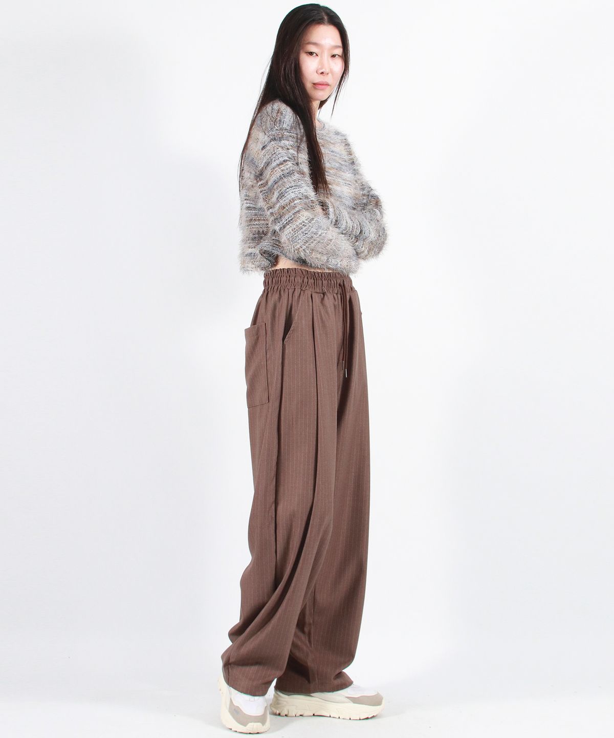 드마크(DEMARC) STRIPE CHICANO WIDE ONE-TUCK PANTS -Brown