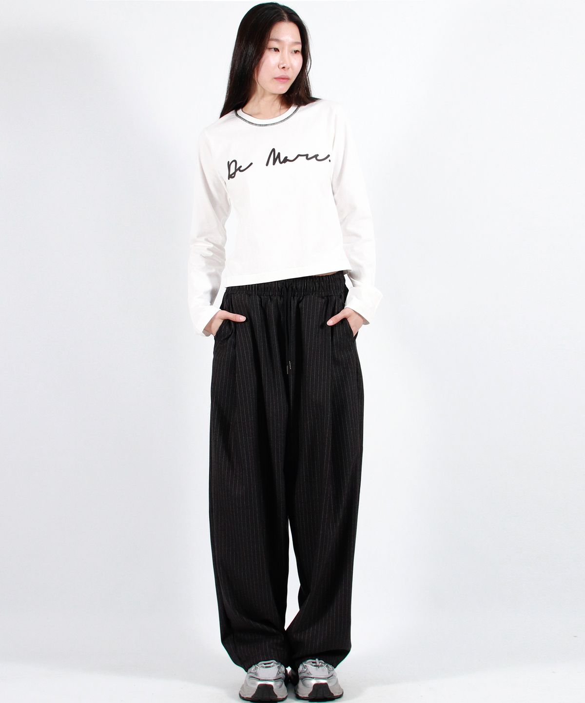 드마크(DEMARC) STRIPE CHICANO WIDE ONE-TUCK PANTS - deep charcoal