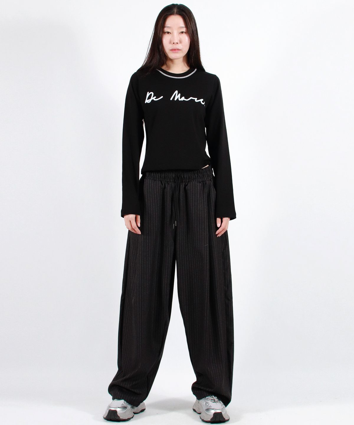 드마크(DEMARC) STRIPE CHICANO WIDE ONE-TUCK PANTS - deep charcoal