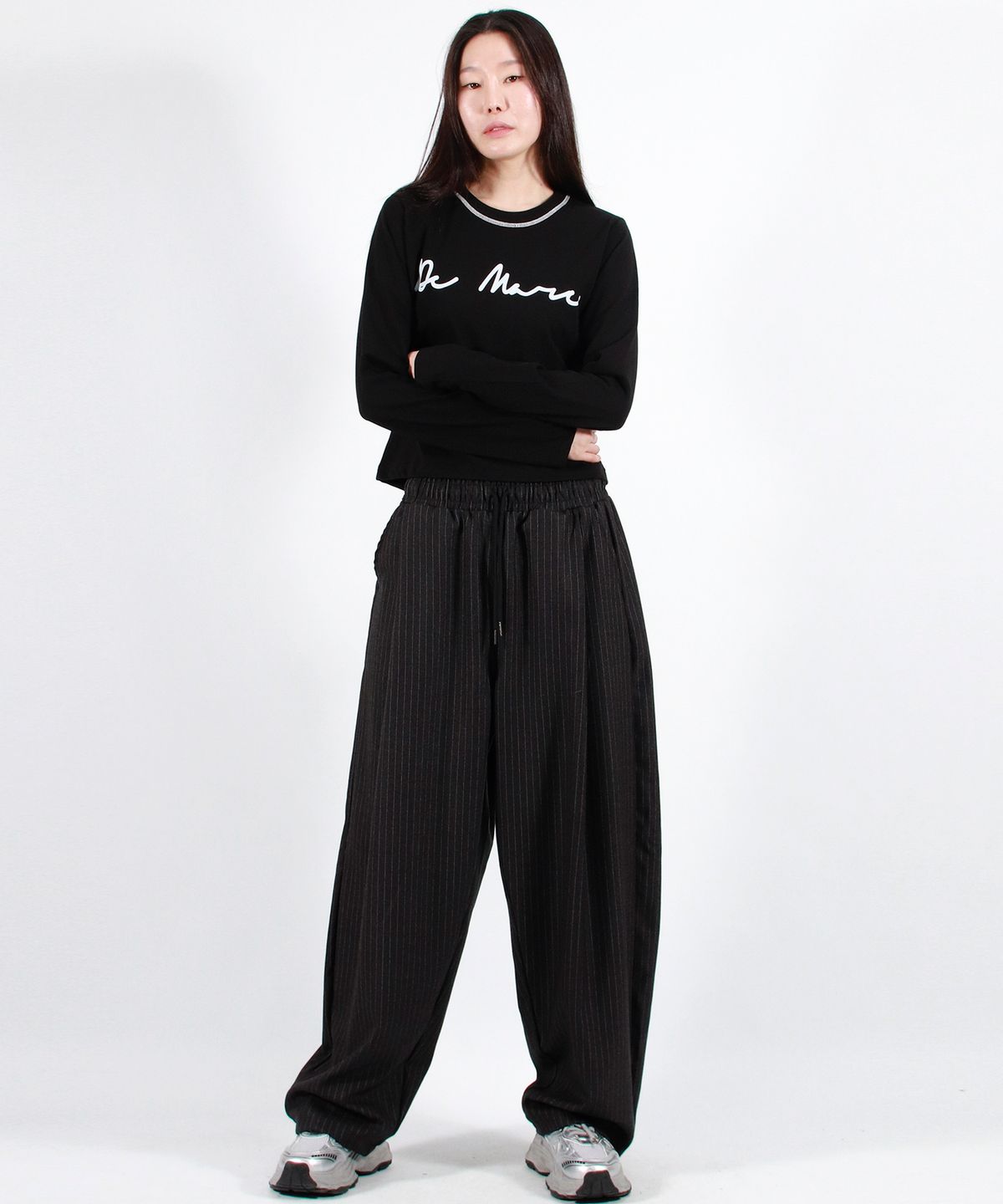 드마크(DEMARC) STRIPE CHICANO WIDE ONE-TUCK PANTS - deep charcoal