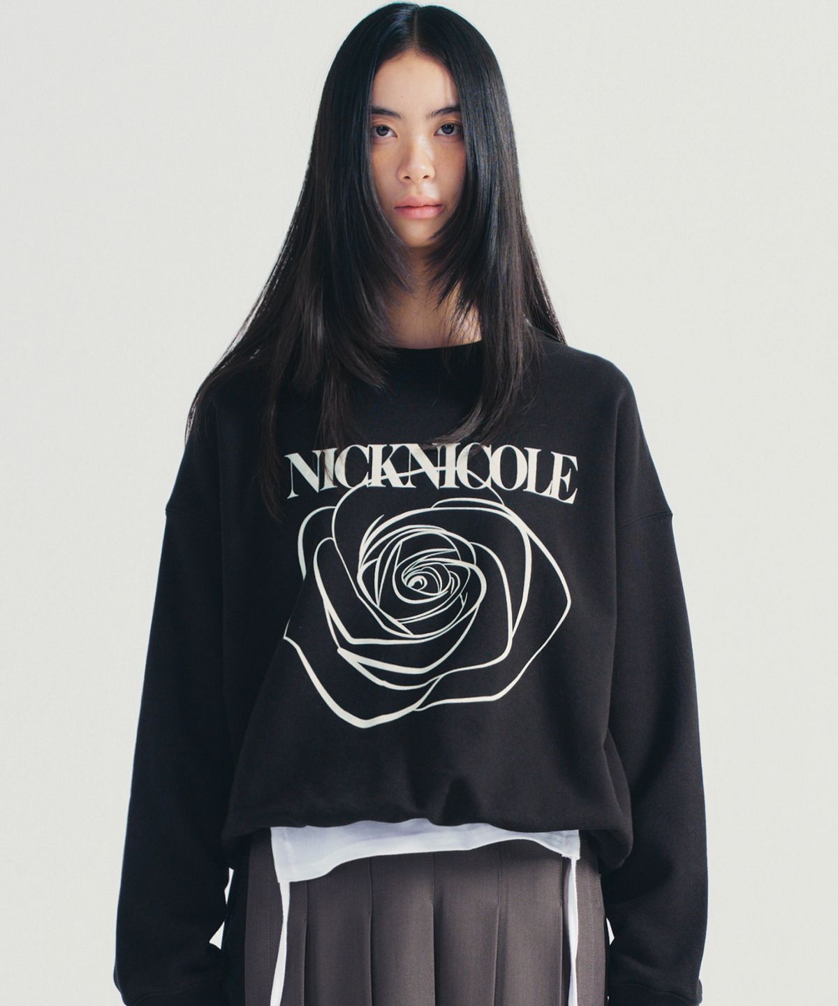 닉앤니콜(NICK&NICOLE) NICOLE ROSE PRINTING SWEATSHIRT_BLACK CREAM